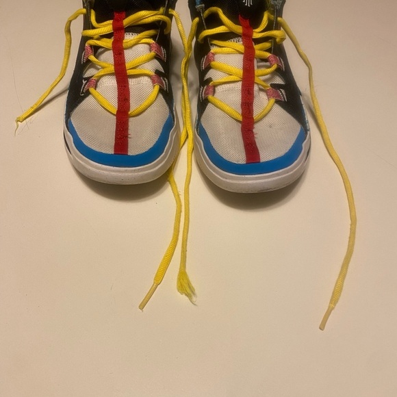 Nike kyrie irving flytrap FD0215-001 Youth Size 5.5 Distressed No Box See Photos - Picture 8 of 8